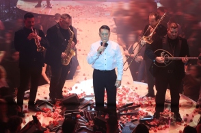 Γιώργος Μαζωνάκης: Το παιδί της νύχτας και οι μεγάλοι που παριστάνουν τους δικαστές