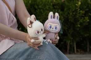 Η Sony ετοιμάζει live-action ταινία Labubu με τον σκηνοθέτη του Wonka - Οι περιζήτητες φιγούρες της Pop Mart μετακομίζουν από τα ράφια στο σινεμά.