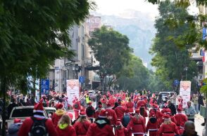 Athens Santa Run 2025: Τέλος στις κυκλοφοριακές ρυθμίσεις στο κέντρο της Αθήνας - Οι δρόμοι δόθηκαν ξανά στην κυκλοφορία.