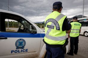 Περιπολικό σε μπλόκο