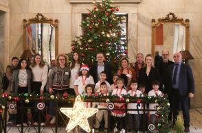 Τα κάλαντα στον Δήμαρχο Αθηναίων Χάρη Δούκα