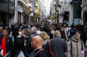 Κόσμος στην Ερμού