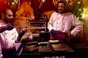 Λουκάνικα, μανιτάρια, Glühwein και χριστουγεννιάτικη μαγεία στο Weihnachtsmarkt του Βερολίνου