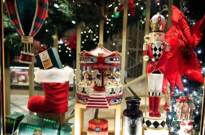 Βιτρίνα καταστήματος με χριστουγεννιάτικα