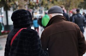 Αλλάζει το σκηνικό του καιρού την Πέμπτη: Χαμηλές θερμοκρασίες και πολύ ισχυροί άνεμοι - Πού θα χιονίσει