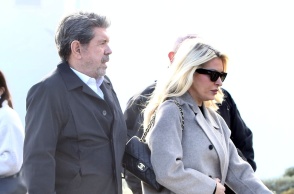 Ελένη Μενεγάκη και Γιάννης Λάτσιος μαζί στη Ριτσώνα για το «αντίο» στον Γιώργο Παπαδάκη