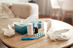 Φάρμακα, χαρτομάντηλα και θερμόμετρο 