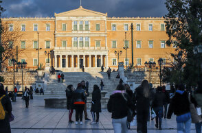 Πολιτικές προσδοκίες: Κάποιος - κάποια να μας σώσει επειγόντως