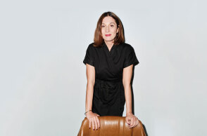 Έλενα Καρακούλη: Συνέντευξη για το Misery που σκηνοθετεί στο θέατρο Άνεσις