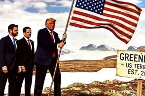 Φωτογραφία AI από ανάρτηση του Ντόναλντ Τράμπ, που τον εμφανίζει να βάζει μια αμερικανική σημαία στη Γροιλανδία και μια πινακίδα να γράφει ΓΡΟΙΛΑΝΔΙΑ ΕΔΑΦΟΣ ΤΩΝ ΗΠΑ ΑΠΟ ΤΟ 2026