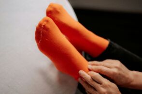 Ίδιες κάλτσες για δεύτερη ημέρα - Γιατί είναι επικίνδυνο να τις φοράμε ξανά 