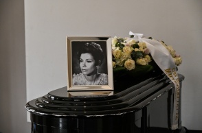 Κηδεία Μέλπως Ζαρόκωστα: Θλίψη στο τελευταίο αντίο στην ηθοποιό