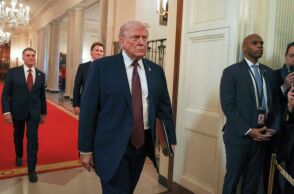 Ο Ντόναλντ Τραμπ ανατρέπει τον ορθολογισμό για να υπονομεύσει τη Δημοκρατία