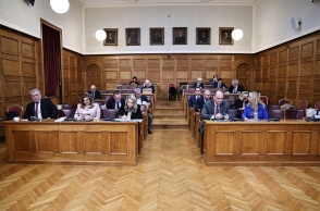 Στιγμιότυπο από συνεδρίαση της Εξεταστικής Επιτροπής του ΟΠΕΚΕΠΕ