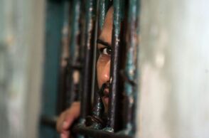 Guardian: Καταγγελίες για σεξουαλική βία και βασανιστήρια Παλαιστινίων κρατουμένων σε ισραηλινές φυλακές