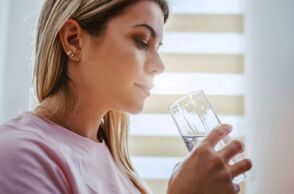 Νέα τεχνολογία φιλτραρίσματος από το Πανεπιστήμιο Ράις εξουδετερώνει τα τοξικά PFAS 100 φορές ταχύτερα, προσφέροντας λύση στη μόνιμη ρύπανση των υδάτων.