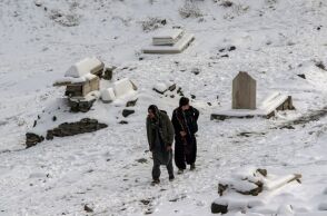 Τουλάχιστον 61 άνθρωποι έχασαν τη ζωή τους στο Αφγανιστάν λόγω σφοδρών χιονοπτώσεων και βροχών, ενώ εκατοντάδες σπίτια καταστράφηκαν σε τρεις ημέρες.