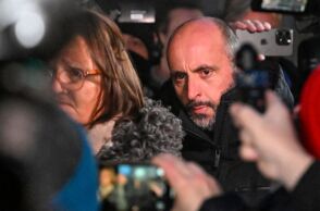 Έντονη διαμαρτυρία της Ιταλίας για την αποφυλάκιση του ιδιοκτήτη του κλαμπ στο Κραν Μοντανά, κάνοντας λόγο για κίνδυνο φυγής και προσβολή των θυμάτων.