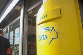 Υπάλληλος των ΕΛΤΑ στα Βριλήσσια τραυματίστηκε όταν άνδρας την παρέσυρε με το αυτοκίνητο μετά από διαπληκτισμό - Συνελήφθη και κρατείται.