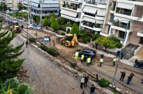 Γλυφάδα: Έργα του ΔΕΔΔΗΕ «δείχνει» ο Δήμαρχος για τις καταστροφές - Τι απαντά ο Διαχειριστής