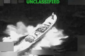 ΗΠΑ: Στρατιωτικό πλήγμα σε σκάφος ναρκοδιακίνησης στον Ειρηνικό - Δύο νεκροί - Εντατικοποίηση επιχειρήσεων κατά δικτύων που συνδέονται με τη Βενεζουέλα.