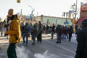 Καζάνι που βράζει η Μινεσότα: Το θύμα οπλοφορούσε, λέει το υπουργείο Εσωτερικής Ασφάλειας - Είχε νόμιμη άδεια οπλοκατοχής, απαντά η αστυνομία