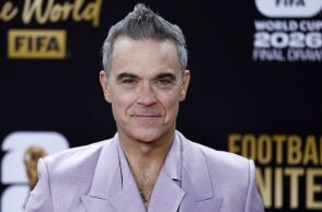 Ο Ρόμπι Γουίλιαμς κατέρριψε το ρεκόρ των Beatles στη Βρετανία με 16 σόλο άλμπουμ στο No1 - Ο Βρετανός σταρ κατακτά την κορυφή με τον δίσκο «Britpop»