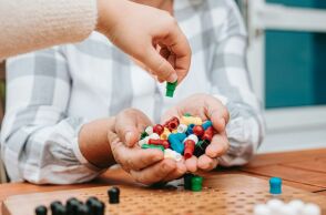 Νέα μελέτη αποκαλύπτει ότι τα επιτραπέζια παιχνίδια αριθμών βελτιώνουν μνήμη, προσοχή και μαθηματικές δεξιότητες σε παιδιά και ενήλικες.