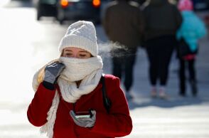 Σφοδρή καταιγίδα σαρώνει τις ΗΠΑ με χιονοπτώσεις, ακυρώσεις πτήσεων και διακοπές ρεύματος - 20 πολιτείες σε έκτακτη ανάγκη, σοβαρά προβλήματα στις μετακινήσεις.