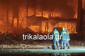 Μεγάλη φωτιά στο εργοστάσιο της Βιολάντα - Πληροφορίες για πέντε αγνοούμενους εργαζόμενους