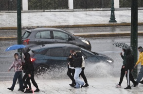 Καταιγίδα στην Αττική: Λίμνη ξανά η λεωφόρος Βουλιαγμένης - Ζημιές σε οχήματα στην Αργυρούπολη