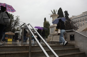 Άνοιξαν οι ουρανοί στην Αττική - Ποιες περιοχές θα πλήξει τις επόμενες ώρες η κακοκαιρία