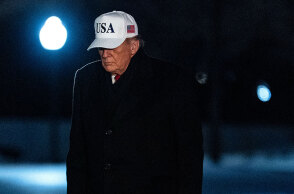 Δύο δολοφονίες, τα «τάγματα εφόδου» και η σημειολογική υποχώρηση του Τραμπ