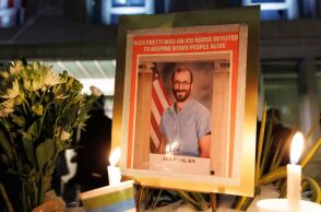 Μινεάπολη: Βίντεο δείχνουν συμπλοκή του Άλεξ Πρέτι με πράκτορες 11 μέρες πριν σκοτωθεί - Η οικογένεια καταγγέλλει αναίτια βία και ψεύδη από την κυβέρνηση Τραμπ.