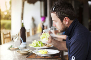 Podcast 40+ | Γιατί η τροφή έγινε πολυτέλεια;