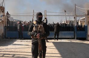 Ιστορική συμφωνία στη Συρία για μόνιμη εκεχειρία και ενσωμάτωση των κουρδικών δυνάμεων στον κρατικό στρατό, τερματίζοντας 14 χρόνια διχοτόμησης.