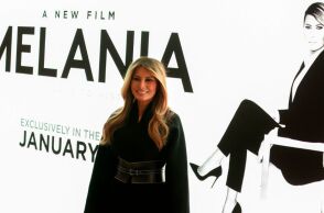 Το ντοκιμαντέρ για τη Μελάνια Τραμπ σημείωσε εντυπωσιακή πρεμιέρα στις ΗΠΑ, παρά τις σφοδρές κριτικές και τα ερωτήματα για πολιτικά κίνητρα.