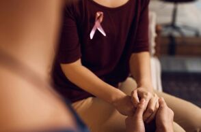 Παγκόσμια Ημέρα κατά του Καρκίνου 2026: Παρά την αύξηση της επιβίωσης στο 70%, η νόσος προκαλεί εκατομμύρια θανάτους - Στόχος η ανθρωποκεντρική φροντίδα.