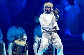 Bad Bunny: Θαυμαστές στις ΗΠΑ μαθαίνουν ισπανικά ενόψει του halftime show στο Super Bowl - Ο Πορτορικανός σταρ ανεβαίνει στη σκηνή και στέλνει πολιτικό μήνυμα.