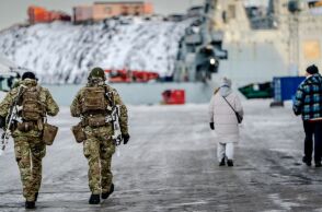 Καναδάς και Γαλλία εγκαινιάζουν προξενεία στη Γροιλανδία, στέλνοντας μήνυμα στήριξης απέναντι στις δηλώσεις Τραμπ για έλεγχο του νησιού.