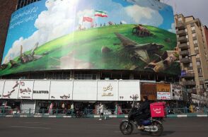 Κρίσιμες έμμεσες συνομιλίες ΗΠΑ-Ιράν στο Ομάν για τα πυρηνικά - Η Ουάσιγκτον απειλεί με νέα στρατιωτική επίθεση - Η Τεχεράνη ζητά εγγυήσεις