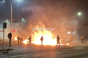 Θεσσαλονίκη: Σοβαρά επεισόδια έξω από το ΑΠΘ - Δεκάδες προσαγωγές, στο νοσοκομείο αστυνομικός