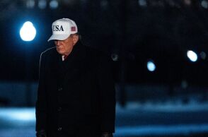 Super Bowl 2026: Βίντεο από το πάρτι του Ντόναλντ Τραμπ αποκαλύπτει πως, παρά την έντονη κριτική του, παρακολούθησε το σόου του Bad Bunny