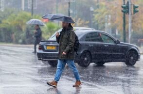 Καιρός: Με ομπρέλα η Τσικνοπέμπτη - Πού θα σημειωθούν έντονες καταιγίδες