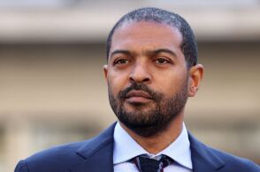 Νόελ Κλαρκ: Συνελήφθη ο ηθοποιός του Doctor Who για απόπειρα βιασμού και σεξουαλική επίθεση