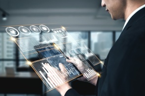 Ανάλυση δεδομένων και εικόνα που παραπέμπει σε τεχνολογικές καινοτομίες