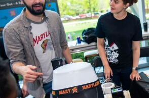 Νέα έρευνα με «έξυπνα» εσώρουχα δείχνει ότι οι υγιείς ενήλικες αερίζονται κατά μέσο όρο 32 φορές την ημέρα, διπλάσια από τις προηγούμενες ιατρικές εκτιμήσεις.