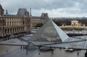 Πλημμύρα στο μουσείο του Λούβρου