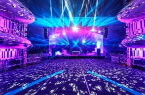 Η Στέγη Ιδρύματος Ωνάση μεταμορφώνεται για το STEGI.RADIO Takeover 2026, με 40 καλλιτέχνες και τέσσερα stages - Δείτε τις πρώτες εικόνες.