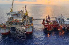 Αύριο η υπογραφή των συμβάσεων με Chevron-Helleniq Energy: Πότε ξεκινούν σεισμικές έρευνες